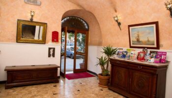 Hotel Giubileo's gay-friendly lobby. View of the entrance, furniture, and decor. A welcoming space for gay travelers in Rome, Italy.