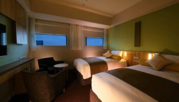 Hotel Gracery Shinjuku room with two beds. Gay-friendly hotel in Tokyo's Shinjuku district, perfect for gay travelers. Chairs and windows.