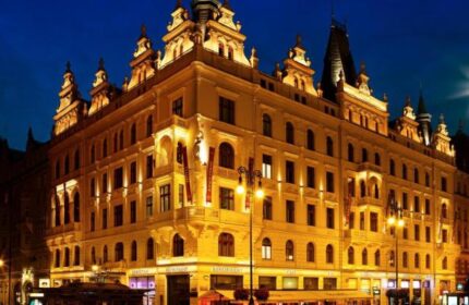 Hotel Kings Court, a gay-friendly hotel. Night view of the illuminated facade. A top choice for gay men's travel, offering luxury & comfort.