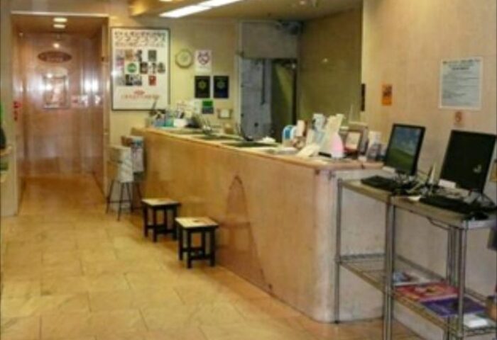 Hotel Listel Shinjuku reception area. Gay-friendly hotel with a welcoming lobby. Check-in counter with computers. Ideal for gay travelers in Shinjuku.