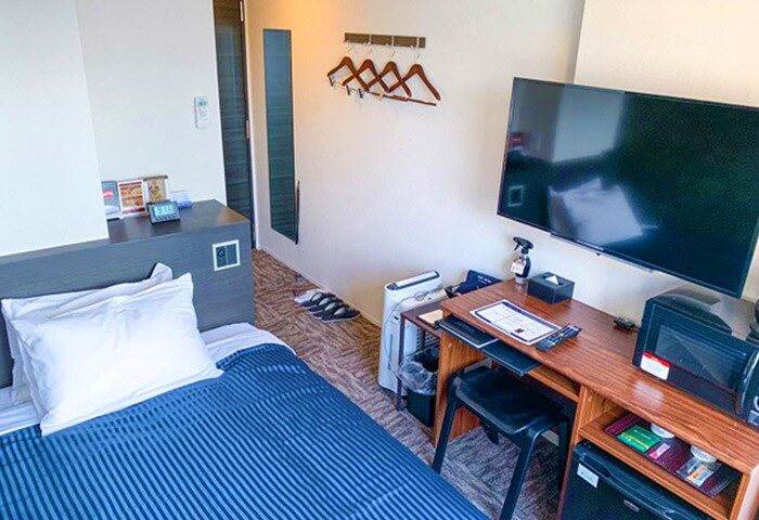 Hotel Livemax Shinjuku-Kabukicho room interior. Gay-friendly hotel with a single bed, desk, TV, mini-fridge, and closet. Kabukicho, Tokyo.