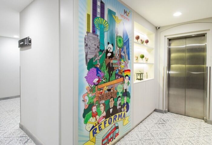Hotel MX mas reforma's gay-friendly vibe: Mural art, elevator, and modern design. A welcoming space for gay travelers in Reforma, Mexico.