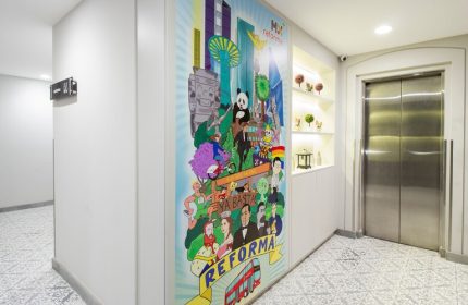 Hotel MX mas reforma's gay-friendly vibe: Mural art, elevator, and modern design. A welcoming space for gay travelers in Reforma, Mexico.