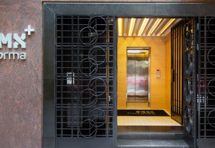 Hotel MX mas reforma entrance. Gay-friendly hotel with modern design. Elevator access. A great choice for gay men travel in Mexico.