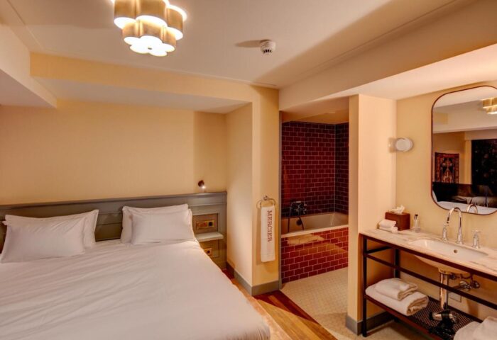 Hotel Mercier room with bed and bathroom. Gay-friendly hotel for gay men travel. Boutique hotel with modern design. Amsterdam lodging.