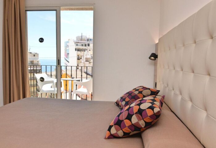 Hotel Queens Adults Only By Mc: Gay-friendly hotel room with balcony, sea view. Modern design, comfortable bed. Ideal for gay travel.
