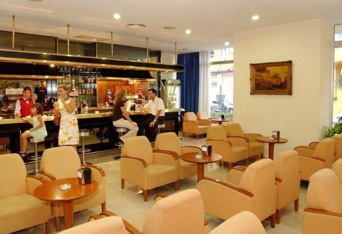 AluaSun Flamingo Hotel bar and lounge area. Gay-friendly hotel interior with seating, bar service, and relaxed atmosphere. Travel advice for gay men.