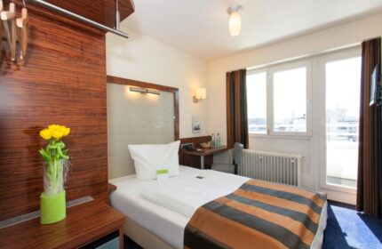 Hotel Scala gay-friendly room. Single bed, desk, and balcony. Modern design, bright with natural light. Comfortable stay for gay travelers.