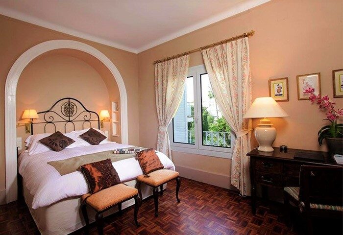 Hotel Subur Maritim's gay-friendly room. Pet-friendly hotel room with bed, desk, and window. Cozy, inviting space for gay travelers.