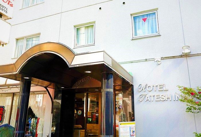 Hotel Tateshina entrance. Gay-friendly hotel with a welcoming facade. Ideal accommodation for gay travelers. Find gay travel advice here.
