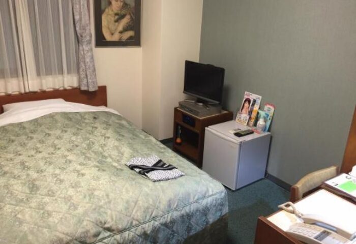 Hotel Tateshina's room. This gay-friendly hotel features a bed, TV, mini-fridge, and desk. A comfortable stay for gay travelers.