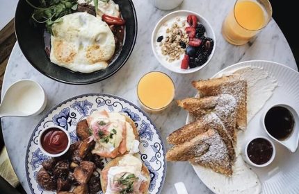 Breakfast at Hotel Zachary, a Tribute Portfolio Hotel in Chicago. Gay-friendly hotel with delicious food and drinks.