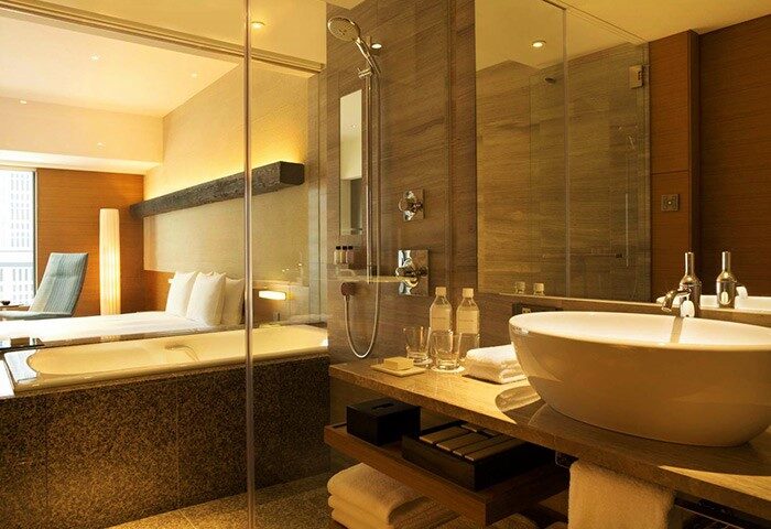 Hyatt Regency Tokyo gay-friendly hotel bathroom. Luxurious design with a tub, shower, and modern sink. Perfect for gay travelers in Tokyo.