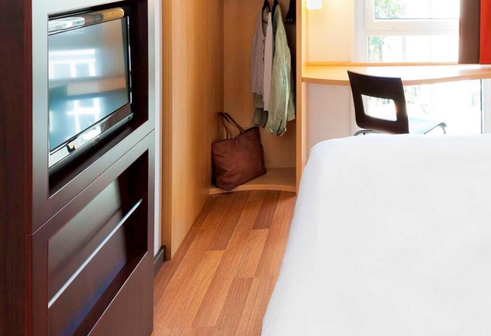 Ibis Milano Centro Hotel room. Closet, desk, and TV. Gay-friendly hotel in Milano. Comfortable stay for gay travelers. Room details at Ibis Hotel.