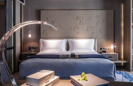 InterContinental Beijing Sanlitun gay-friendly hotel room. Modern design, king bed, unique lighting. Upscale lodging for gay travelers in Beijing.