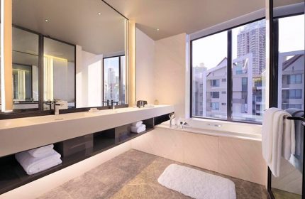 InterContinental Singapore Robertson Quay gay-friendly hotel bathroom. Modern design, bathtub with city view, and plush towels.