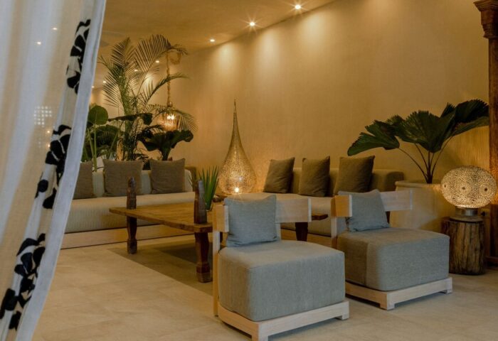 Jashita Hotel's interior: a gay-friendly hotel with stylish seating, plants, and lamps. A relaxing space for gay men's travel.