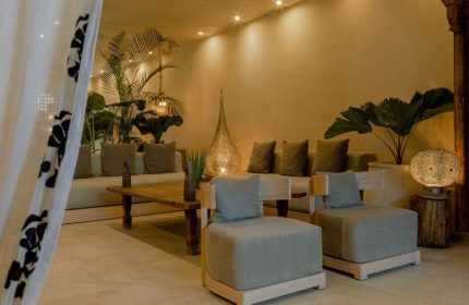 Jashita Hotel's interior: a gay-friendly hotel with stylish seating, plants, and lamps. A relaxing space for gay men's travel.