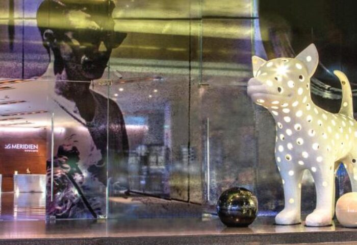 Le Meridien Bangkok lobby art. Dog sculpture and modern design at this gay-friendly hotel in Bangkok. Great for LGBT travelers.