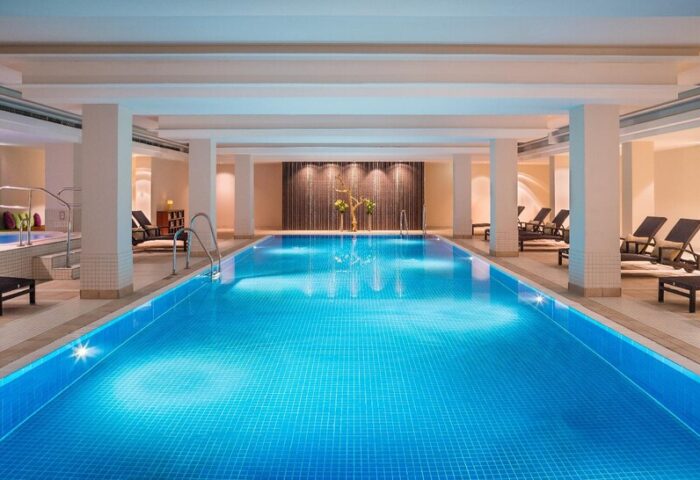 Le Méridien Munich's indoor pool. This gay-friendly hotel features a relaxing pool area with lounge chairs for a luxurious stay.