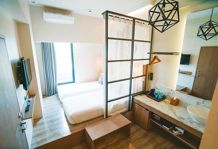 Lub D Philippines Makati hotel room. Modern design, twin beds, stylish bathroom. Gay-friendly hotel in Makati for gay men travel advice.