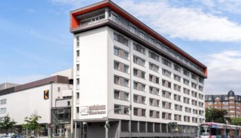 Mainhaus Stadthotel Frankfurt, a gay-friendly hotel. Modern building exterior. Ideal for gay travelers seeking comfort in Frankfurt.