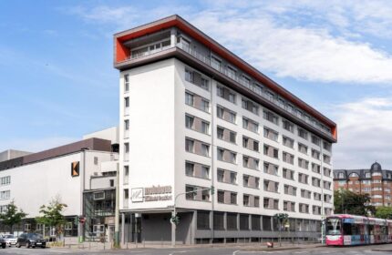 Mainhaus Stadthotel Frankfurt, a gay-friendly hotel. Modern building exterior. Ideal for gay travelers seeking comfort in Frankfurt.