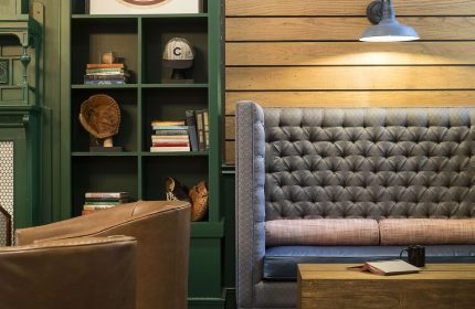 Gay-Friendly Majestic Hotel Chicago lounge area. Cozy seating, Cubs memorabilia, and stylish decor. A welcoming space for gay travelers.
