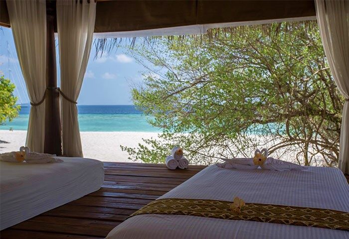 Malahini Kuda Bandos Resort's beach spa. A gay-friendly hotel, it offers a relaxing massage with ocean views. Perfect for gay travel.