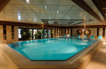 Indoor pool at Gay-Friendly Maritim Hotel Koeln. Relaxing leisure facilities for gay travelers. Loungers by the pool. Perfect for a gay vacation.