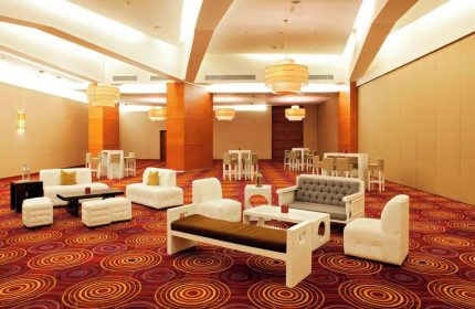 Mexico City Marriott Reforma Hotel's gay-friendly space. Lounge area with seating, tables, and barstools. Stylish design for LGBTQ+ travelers.