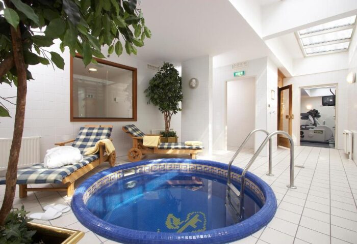 Millennium Court Budapest Marriott Executive Apartments indoor pool and gym. Gay-friendly hotel with apartments in Budapest's city center.