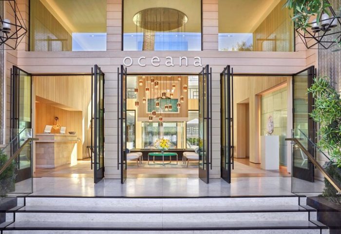 Oceana Santa Monica, LXR Hotels & Resorts entrance. Gay-friendly hotel with luxurious design. Ideal for gay travel and relaxation.