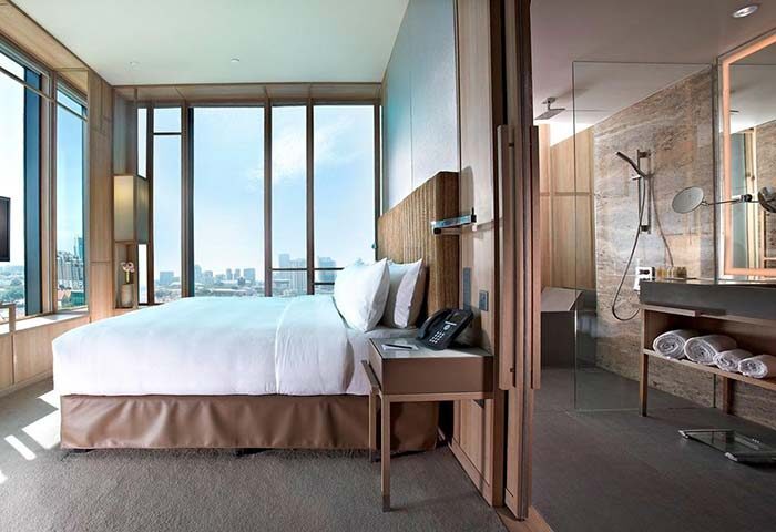 PARKROYAL COLLECTION Pickering Singapore gay-friendly hotel room. Modern design, city view, and luxurious bathroom. Ideal for gay travel.