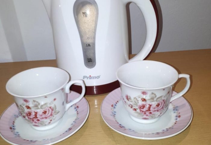 Pension Ageliki Kalogera: Tea kettle and cups in a room at this gay-friendly hotel. Relaxing amenities for gay travelers.