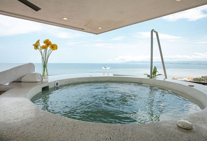 Pinnacle Resorts 180 gay-friendly hotel. Hot tub with ocean view. Luxury travel for gay men. Puerto Vallarta vacation. Relaxing getaway.