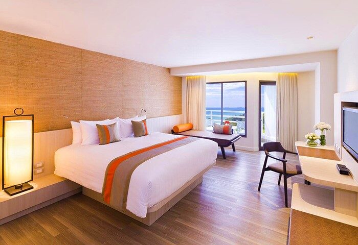 Pullman Pattaya Hotel G room. Gay-friendly hotel with sea view. Modern design, king bed, daybed, desk, and balcony. Ideal for gay travel in Thailand.