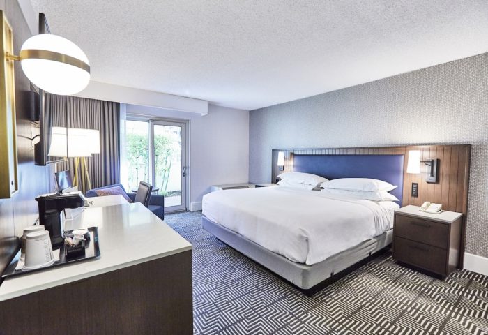 RIU Plaza Fisherman's Wharf gay-friendly hotel room. King bed, desk, and balcony. A great choice for gay travelers in San Francisco.