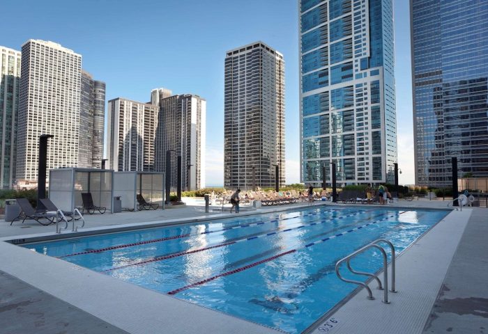 Radisson Blu Aqua Hotel, Chicago: Outdoor pool with city views. A gay-friendly hotel offering a luxurious experience for gay travelers.