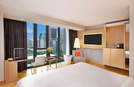 Radisson Blu Aqua Hotel, Chicago guest room. Gay-friendly hotel with city view, desk, chair, and bed. Modern design for gay travelers.