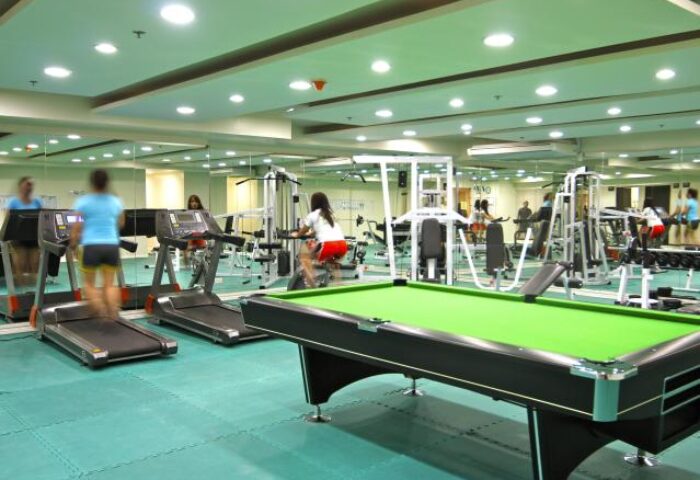 Regency Grand Suites gay-friendly hotel gym. Treadmills, exercise bikes, weights, and a pool table. Fitness center for gay travelers.