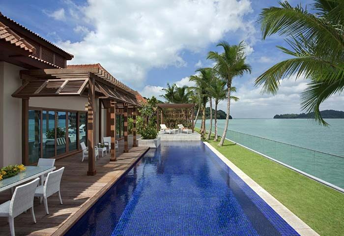 Resorts World Sentosa Beach Villas pool view. Gay-friendly hotel with SG Clean certification. Luxury travel for gay men in Singapore.