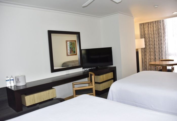 Hotel Royal Reforma room. Gay-friendly hotel in Zona. Two beds, TV, desk, and mirror. Comfortable accommodations for gay travelers.