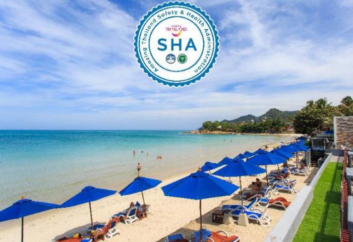 Samui Resotel Beach Resort: Beach view of this gay-friendly hotel in Samui, Thailand. Blue umbrellas and lounge chairs line the sandy beach.
