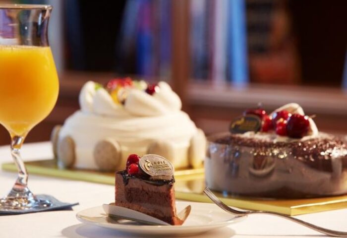 Sejong Hotel Seoul Myeongdong: Delicious cakes and fresh juice. A sweet treat at this gay-friendly hotel in Seoul, South Korea.