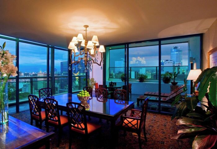 Sheraton Mexico City Maria Isabel Hotel dining area with city view. Gay-friendly hotel with luxury accommodations.