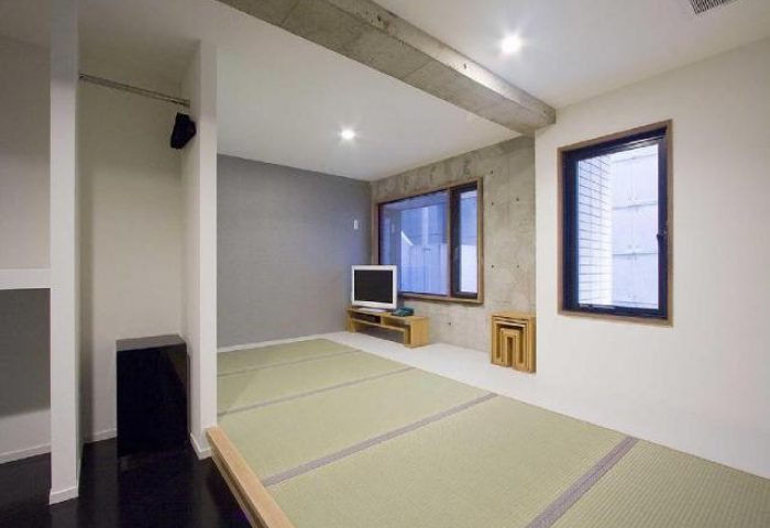 Shinjuku City Hotel N.U.T.S Tokyo room. Gay-friendly hotel room with tatami mats, tv, and windows. Modern design in Shinjuku, Tokyo.