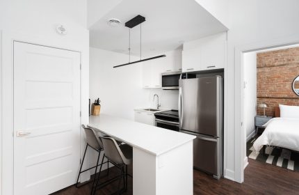 Sonder Gare Saint Denis gay-friendly hotel room. Modern kitchen & bedroom. Perfect for LGBTQ+ travelers seeking style & comfort in Paris.