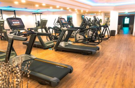 Steigenberger Hotel Köln gym. Gay-friendly hotel fitness center with treadmills and elliptical machines. Workout facilities at this Koln hotel.