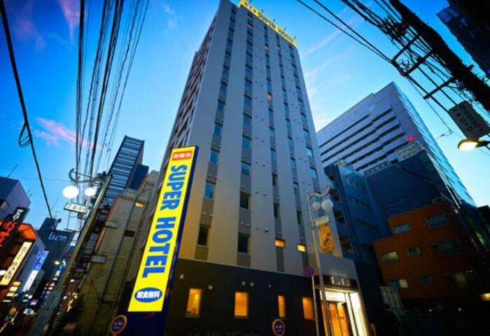 Super Hotel Shinjuku Kabukicho exterior. A gay-friendly hotel in Tokyo's vibrant Kabukicho district, offering comfort and convenience for travelers.